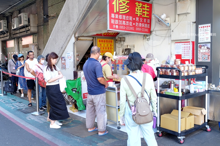 不老客家麻糬。爆紅到日韓!一粒12元的老牌麻糬掀排隊潮,現場人潮完全止不住! @蹦啾♥謝蘿莉 La vie heureuse 不老客家麻糬。爆紅到日韓!一粒12元的老牌麻糬掀排隊潮,現場人潮完全止不住! @蹦啾♥謝蘿莉 La vie heureuse