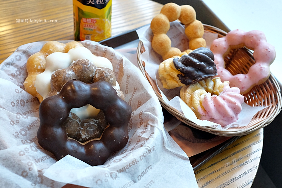桃園甜點推薦 Mister Donut（經國店）。只有3天，8個甜甜圈只要188元，還有限定「萬聖同學會禮盒」 ！ @蹦啾♥謝蘿莉 La vie heureuse