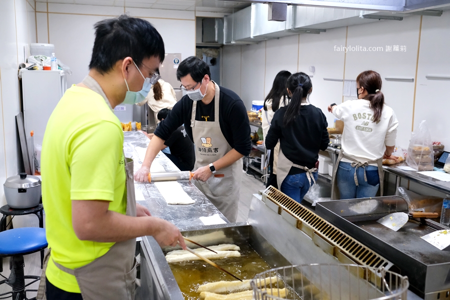 油條麻吉 ( 金門油條 )。期間限定「草莓油條尬麻糬」，想吃先等三小時！ @蹦啾♥謝蘿莉 La vie heureuse