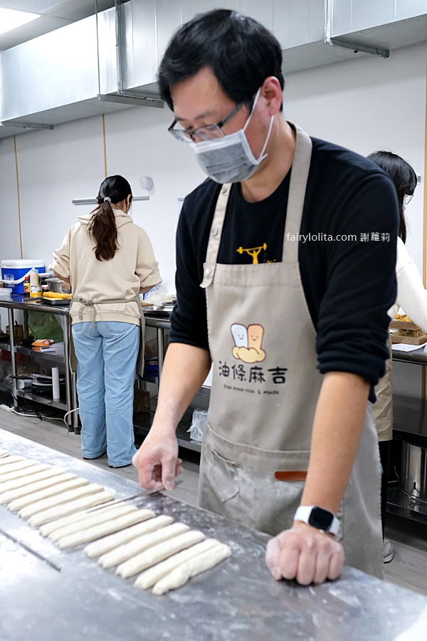 油條麻吉 ( 金門油條 )。期間限定「草莓油條尬麻糬」，想吃先等三小時！ @蹦啾♥謝蘿莉 La vie heureuse