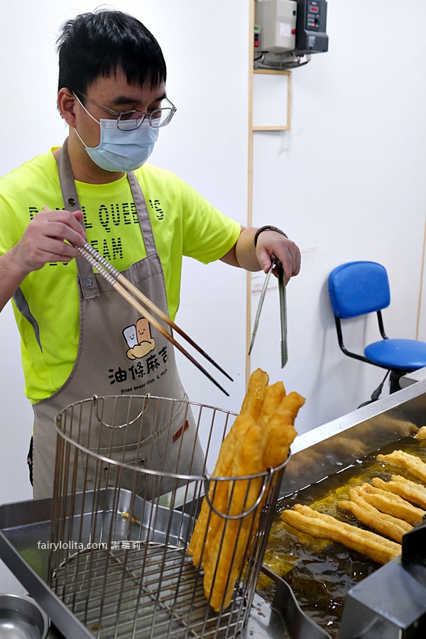 油條麻吉 ( 金門油條 )。期間限定「草莓油條尬麻糬」，想吃先等三小時！ @蹦啾♥謝蘿莉 La vie heureuse