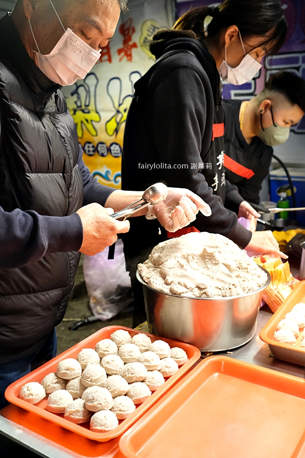 芋霸芋泥球。你吃過要拿號碼牌的芋泥球嗎？為了吃它我提前2小時去排隊！（中壢夜市） @蹦啾♥謝蘿莉 La vie heureuse