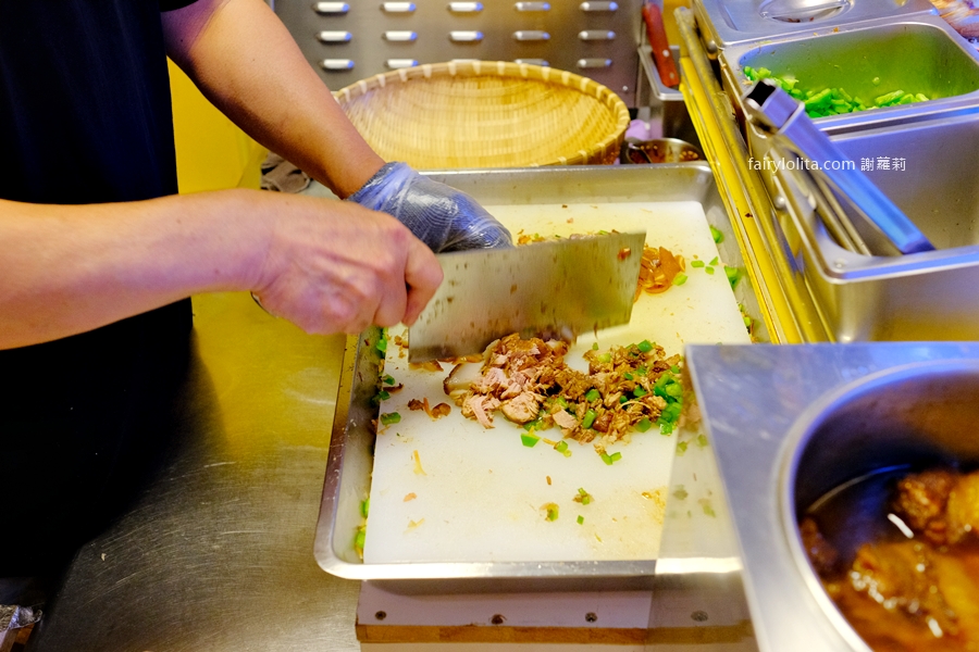 珍味坊肉夾饃（原珍味坊風味涼皮）。50元開吃！巨無霸爆餡「肉夾饃」出爐秒殺！ @蹦啾♥謝蘿莉 La vie heureuse