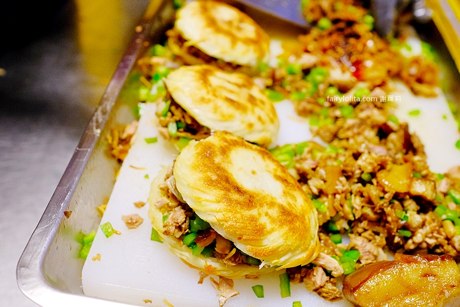 珍味坊肉夾饃（原珍味坊風味涼皮）。50元開吃！巨無霸爆餡「肉夾饃」出爐秒殺！ @蹦啾♥謝蘿莉 La vie heureuse