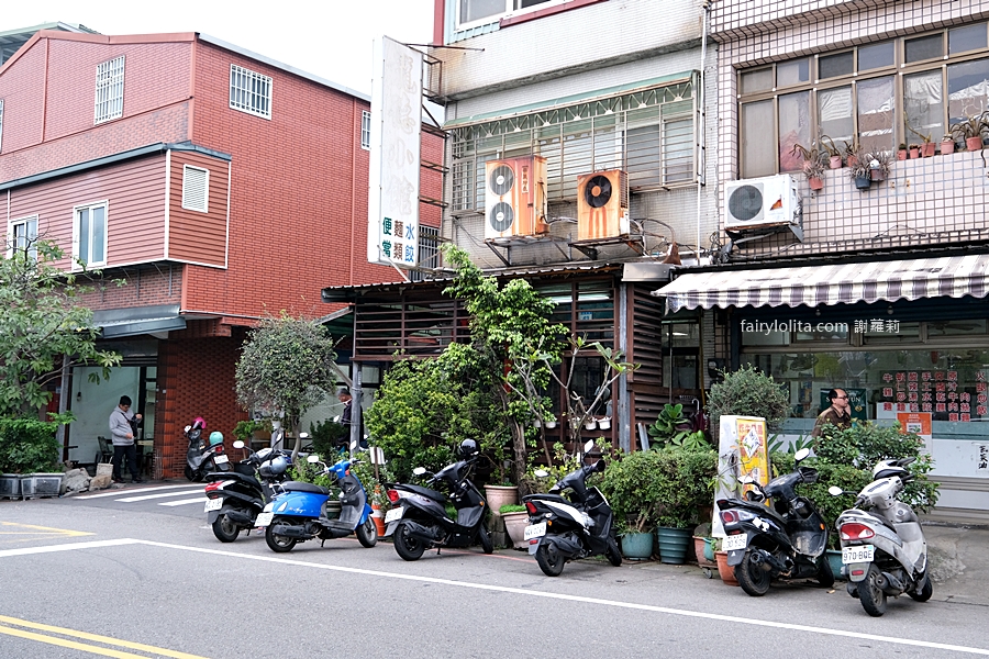 龍德小館。還沒開店就爆滿，人稱「在地最強排骨飯」！ @蹦啾♥謝蘿莉 La vie heureuse