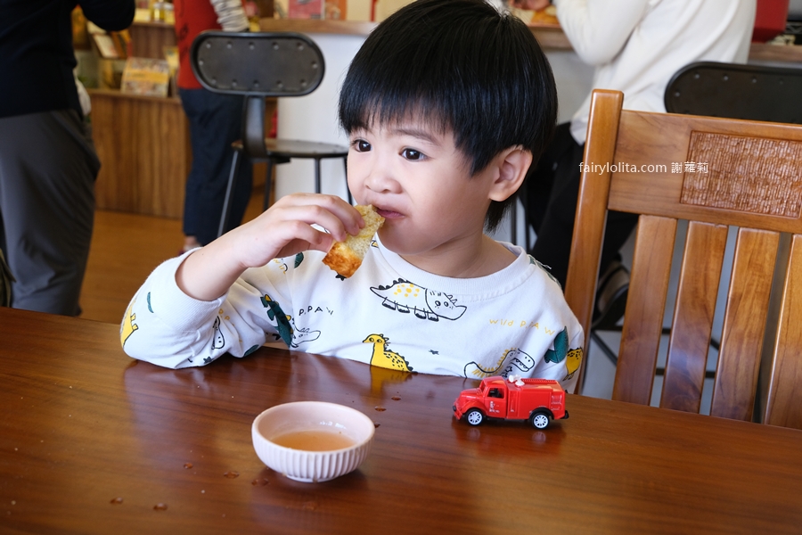 愛蜂園。新竹親子景點推薦 150元暢遊養蜂園，免費送蜂蜜再吃精緻蜂蜜下午茶！ @蹦啾♥謝蘿莉 La vie heureuse