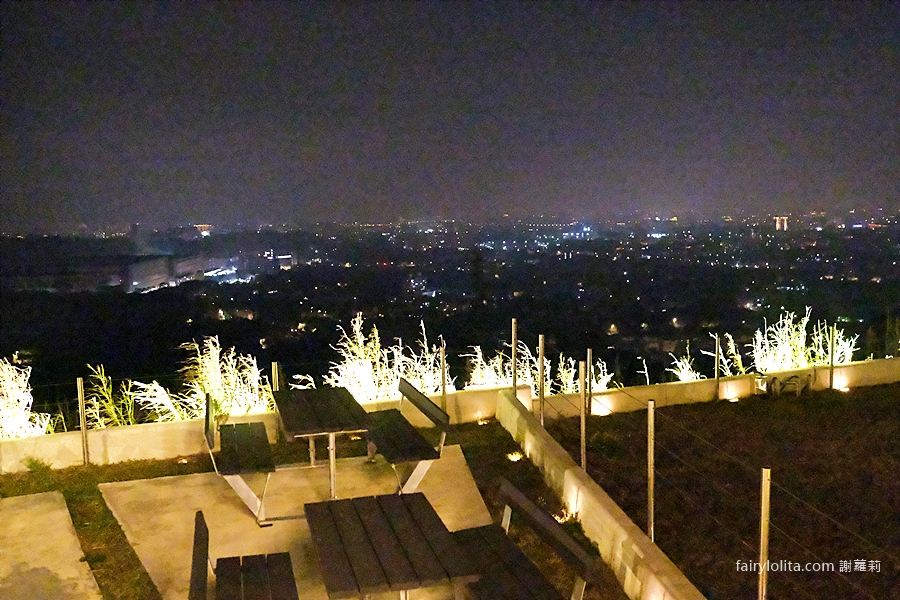 見山景觀咖啡餐廳。地點曝光！桃園新祕境百萬夜景在這裡！還有Capybara陪你一起玩。