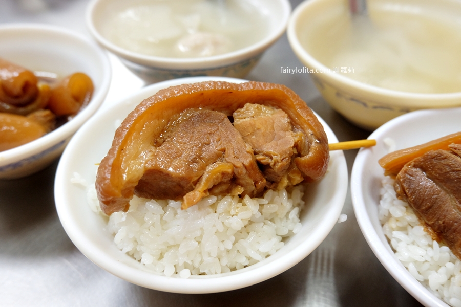 魚市場爌肉飯。網友激推彰化最強爌肉飯，開店3小時老闆直接關鐵門！ @蹦啾♥謝蘿莉 La vie heureuse