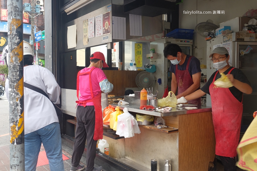 老家餡餅 中壢。大媽一口氣捲了50顆！全桃園最爆漿「噴汁餡餅」躲在這！ @蹦啾♥謝蘿莉 La vie heureuse