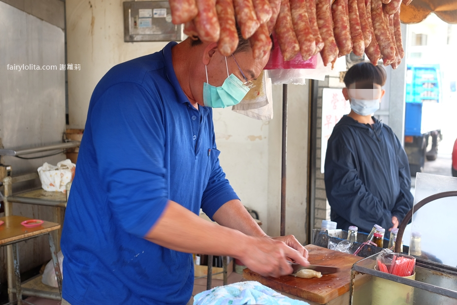 阿樂第二代香腸大腸黑輪。無招牌香腸只賣2小時，人潮排了三店面！ @蹦啾♥謝蘿莉 La vie heureuse