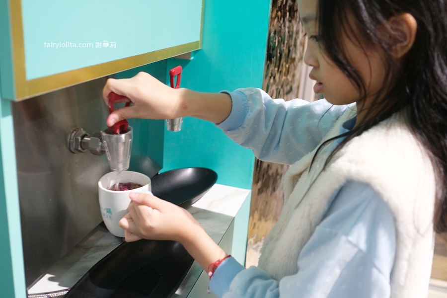 狂一鍋酸菜魚（台北西門店）。最強「酸辣魚」號稱一等3小時，一營業人潮就爆滿！ @蹦啾♥謝蘿莉 La vie heureuse