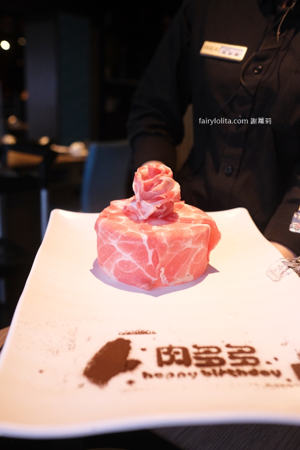 肉多多火鍋-淡水中正店。268元無限時吃到飽！超過70種食材吃免驚，打卡再送你肉盤！ @蹦啾♥謝蘿莉 La vie heureuse