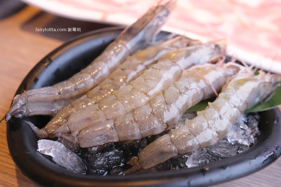 肉多多火鍋-淡水中正店。268元無限時吃到飽！超過70種食材吃免驚，打卡再送你肉盤！ @蹦啾♥謝蘿莉 La vie heureuse