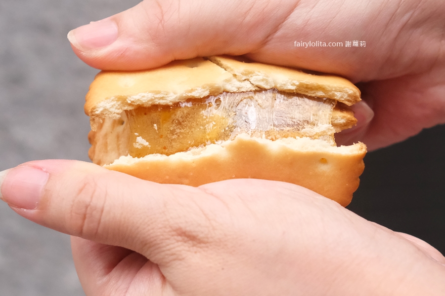 迪化街純正麥芽糖。老台北人懷舊滋味，30年古早味手工麥芽餅！ @蹦啾♥謝蘿莉 La vie heureuse