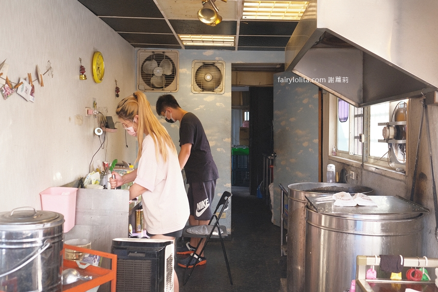 秋石香碳烤胡椒餅（中壢店）。35元開吃！「爆餡胡椒餅」藏在鐵皮屋！ @蹦啾♥謝蘿莉 La vie heureuse