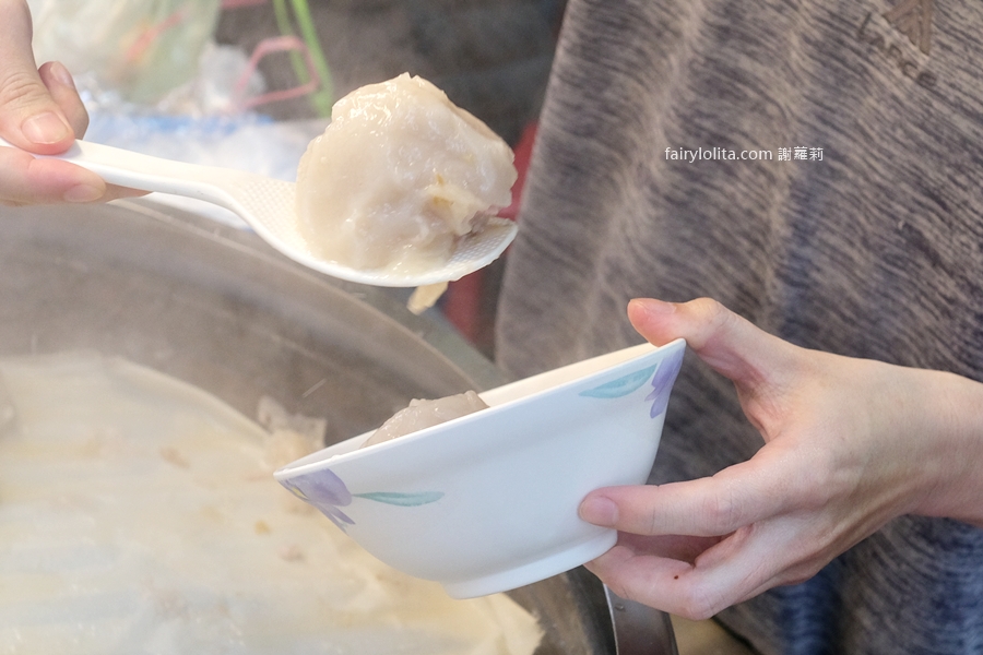 黑肉圓。40元爽吃隱藏版黑肉圓，超巨等級一咬就爆餡！ @蹦啾♥謝蘿莉 La vie heureuse