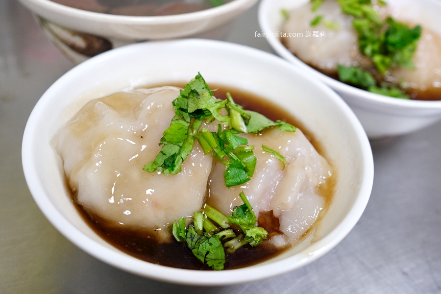 黑肉圓。40元爽吃隱藏版黑肉圓，超巨等級一咬就爆餡！ @蹦啾♥謝蘿莉 La vie heureuse