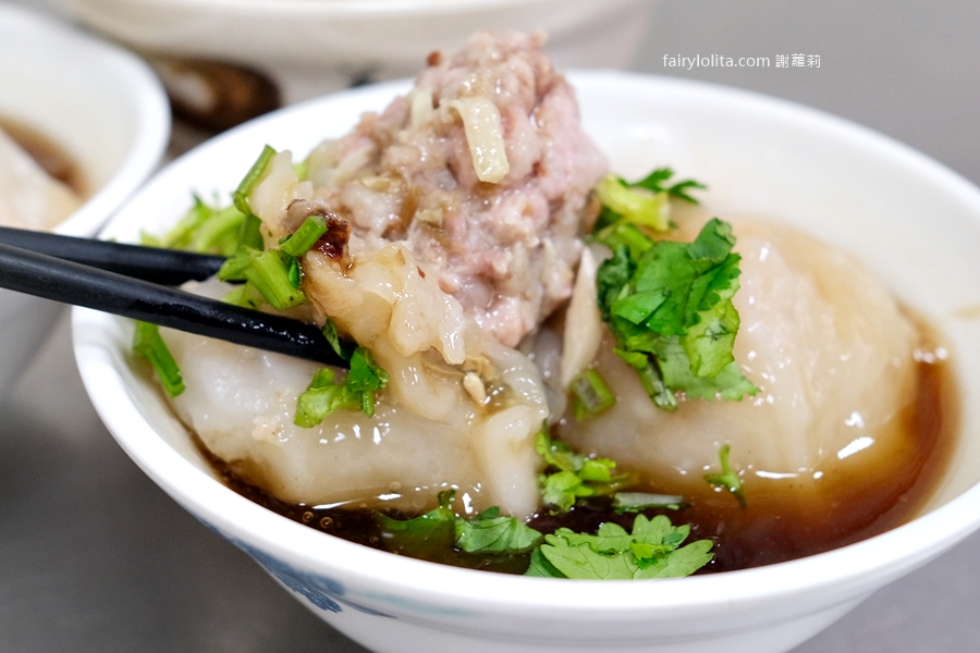 黑肉圓。40元爽吃隱藏版黑肉圓，超巨等級一咬就爆餡！ @蹦啾♥謝蘿莉 La vie heureuse