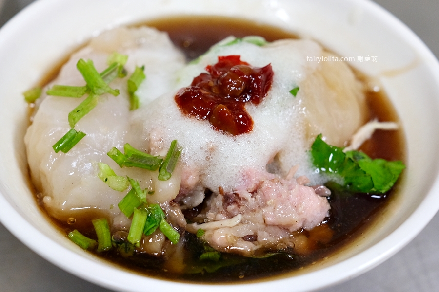 黑肉圓。40元爽吃隱藏版黑肉圓，超巨等級一咬就爆餡！ @蹦啾♥謝蘿莉 La vie heureuse