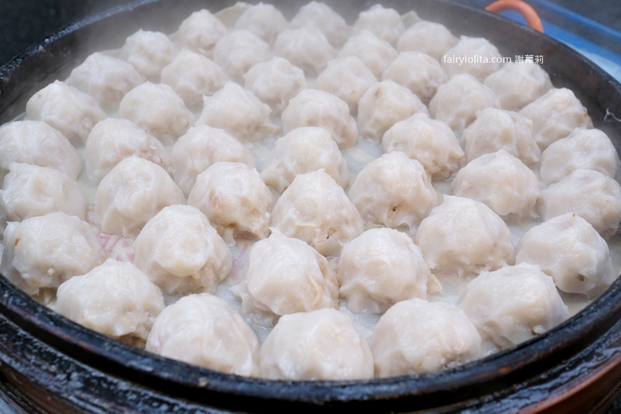 黑肉圓。40元爽吃隱藏版黑肉圓，超巨等級一咬就爆餡！