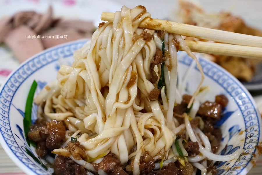 三兄弟麵攤。別問幾點開，老闆心情好才吃得到！ @蹦啾♥謝蘿莉 La vie heureuse