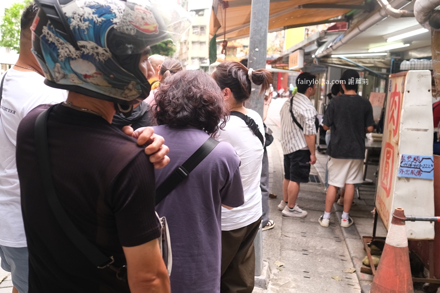彰化肉圓（安東街肉圓）。大排長龍只為搶這一粒！2小時完售老闆直接拉鐵門！ @蹦啾♥謝蘿莉 La vie heureuse