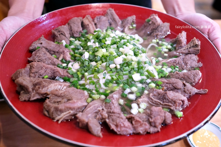 清牛堂（內壢店）。開吃浮誇超巨牛肉麵，一個人竟然免200元！