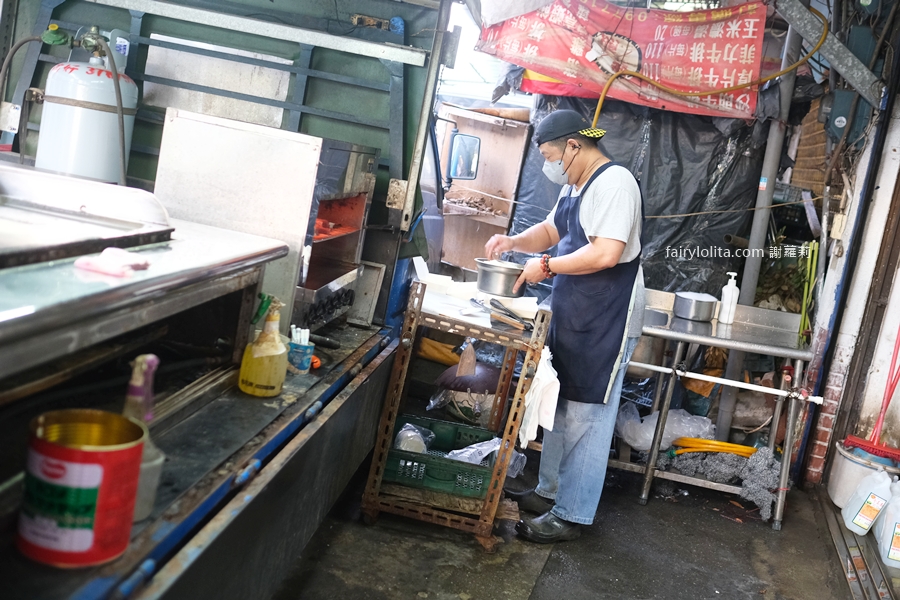 牛排餐車。90元吃超巨牛排！桃園在地人激推這台神秘牛排餐車！ @蹦啾♥謝蘿莉 La vie heureuse