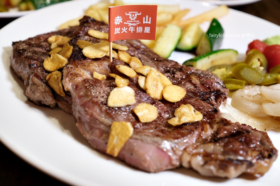赤山炭火牛排屋。230元吃爆頂級排餐！16盎司牛排比臉還要大！