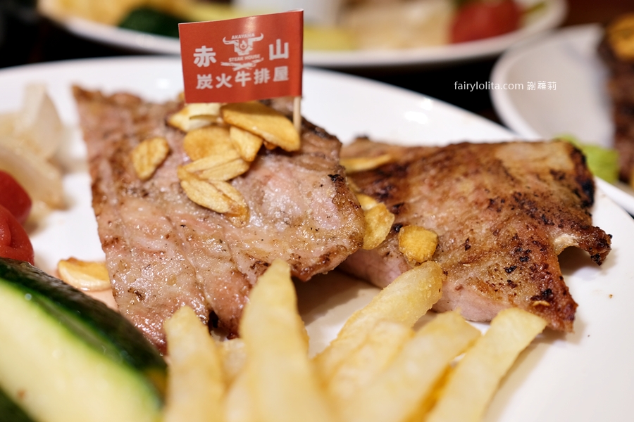 赤山炭火牛排屋。230元吃爆頂級排餐！16盎司牛排比臉還要大！ @蹦啾♥謝蘿莉 La vie heureuse
