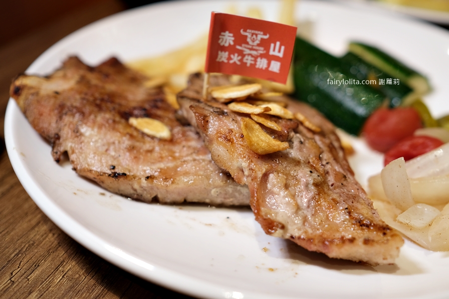 赤山炭火牛排屋。230元吃爆頂級排餐！16盎司牛排比臉還要大！ @蹦啾♥謝蘿莉 La vie heureuse