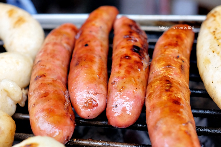 阿菊炭烤香腸攤。限時3.5小時狂搶!鐵皮屋傳奇阿婆烤香腸地點終於曝光! @蹦啾♥謝蘿莉 La vie heureuse 阿菊炭烤香腸攤。限時3.5小時狂搶!鐵皮屋傳奇阿婆烤香腸地點終於曝光! @蹦啾♥謝蘿莉 La vie heureuse