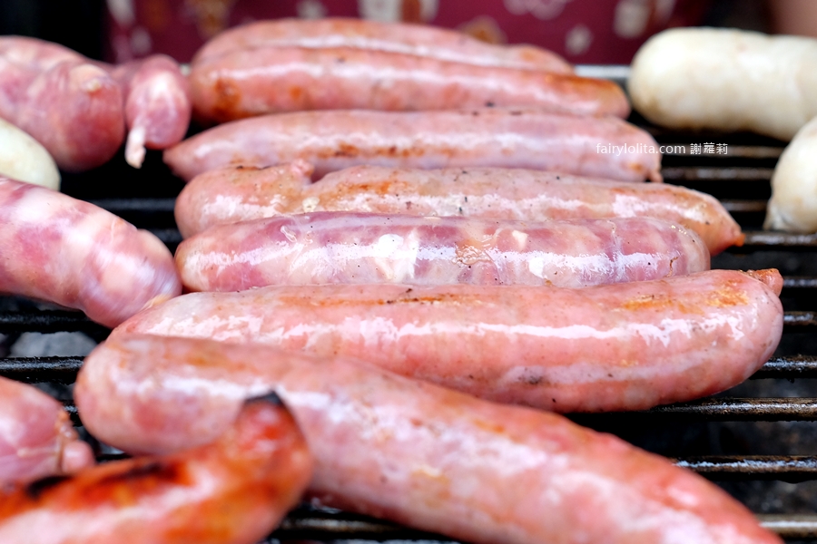 阿菊炭烤香腸攤。限時3.5小時狂搶!鐵皮屋傳奇阿婆烤香腸地點終於曝光! @蹦啾♥謝蘿莉 La vie heureuse 阿菊炭烤香腸攤。限時3.5小時狂搶!鐵皮屋傳奇阿婆烤香腸地點終於曝光! @蹦啾♥謝蘿莉 La vie heureuse