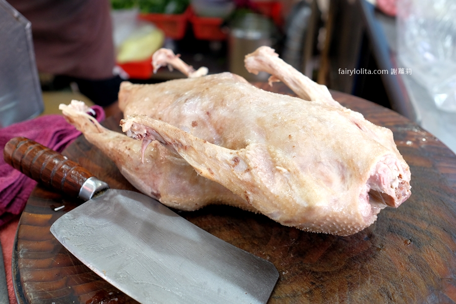 三元鵝肉小吃。爽嗑超頂鵝腿肉＋脆皮臭豆腐超酥！在地人激推隱藏版組合！ @蹦啾♥謝蘿莉 La vie heureuse