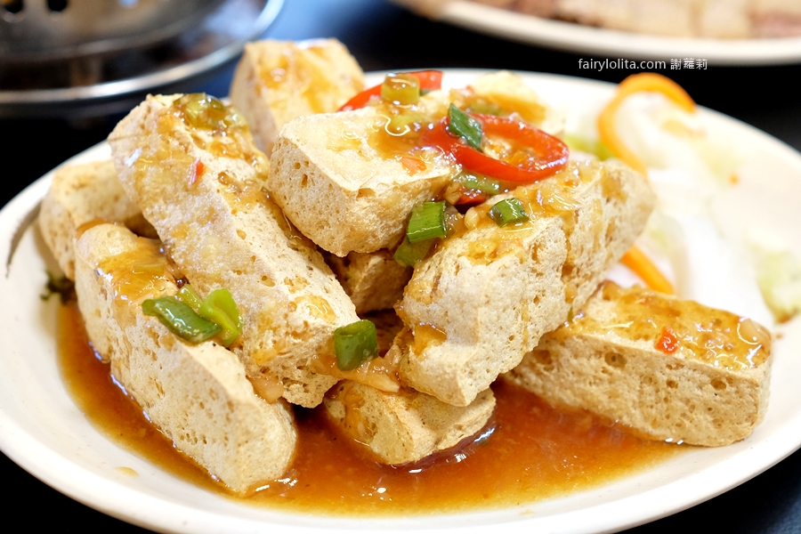 三元鵝肉小吃。爽嗑超頂鵝腿肉＋脆皮臭豆腐超酥！在地人激推隱藏版組合！ @蹦啾♥謝蘿莉 La vie heureuse