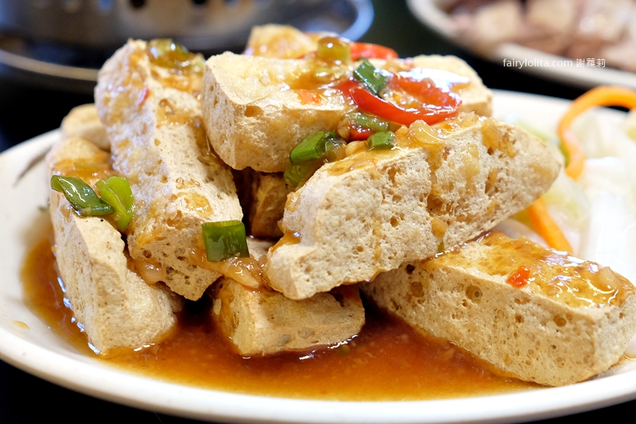 三元鵝肉小吃。爽嗑超頂鵝腿肉＋脆皮臭豆腐超酥！在地人激推隱藏版組合！