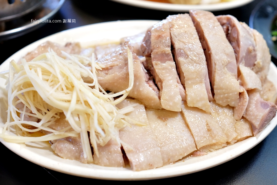 三元鵝肉小吃。爽嗑超頂鵝腿肉＋脆皮臭豆腐超酥！在地人激推隱藏版組合！ @蹦啾♥謝蘿莉 La vie heureuse