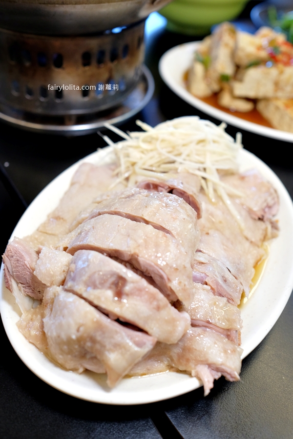 三元鵝肉小吃。爽嗑超頂鵝腿肉＋脆皮臭豆腐超酥！在地人激推隱藏版組合！ @蹦啾♥謝蘿莉 La vie heureuse