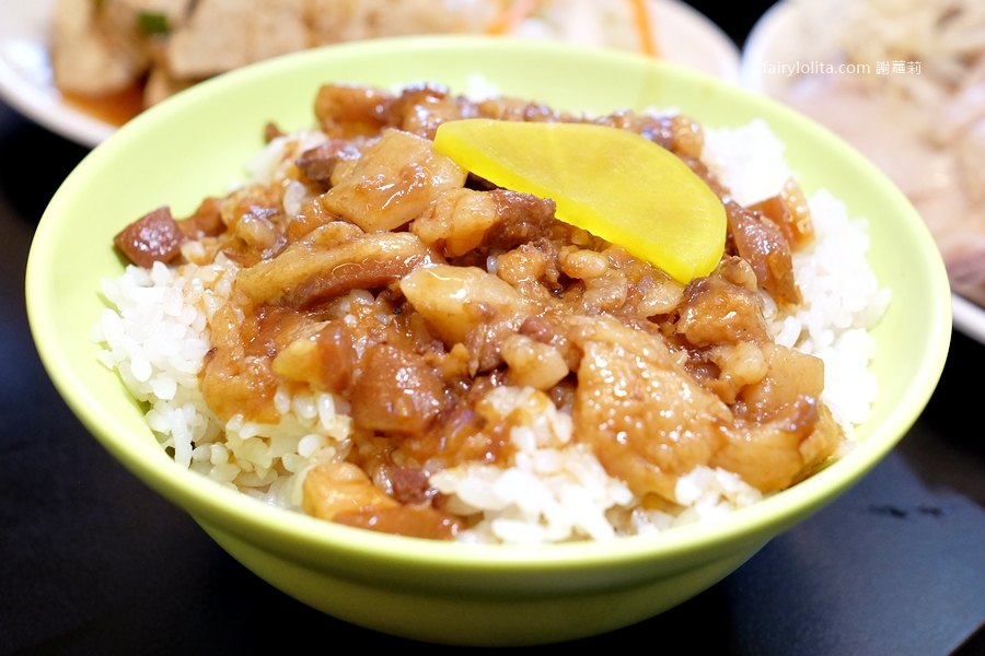 三元鵝肉小吃。爽嗑超頂鵝腿肉＋脆皮臭豆腐超酥！在地人激推隱藏版組合！ @蹦啾♥謝蘿莉 La vie heureuse