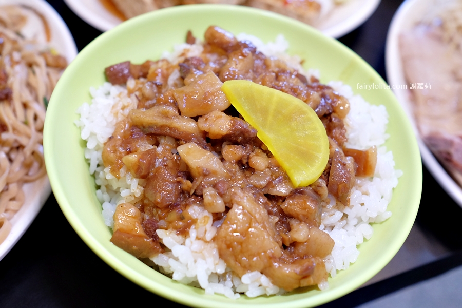 三元鵝肉小吃。爽嗑超頂鵝腿肉＋脆皮臭豆腐超酥！在地人激推隱藏版組合！ @蹦啾♥謝蘿莉 La vie heureuse