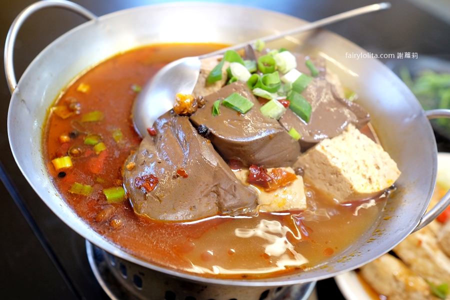 三元鵝肉小吃。爽嗑超頂鵝腿肉＋脆皮臭豆腐超酥！在地人激推隱藏版組合！ @蹦啾♥謝蘿莉 La vie heureuse