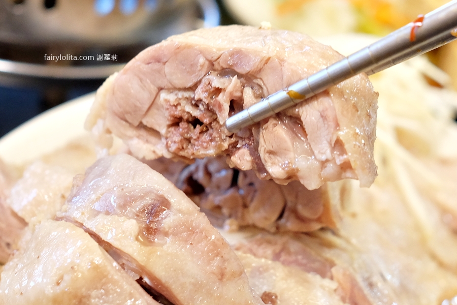 三元鵝肉小吃。爽嗑超頂鵝腿肉＋脆皮臭豆腐超酥！在地人激推隱藏版組合！ @蹦啾♥謝蘿莉 La vie heureuse