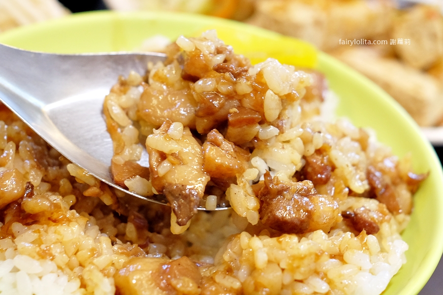 三元鵝肉小吃。爽嗑超頂鵝腿肉＋脆皮臭豆腐超酥！在地人激推隱藏版組合！ @蹦啾♥謝蘿莉 La vie heureuse