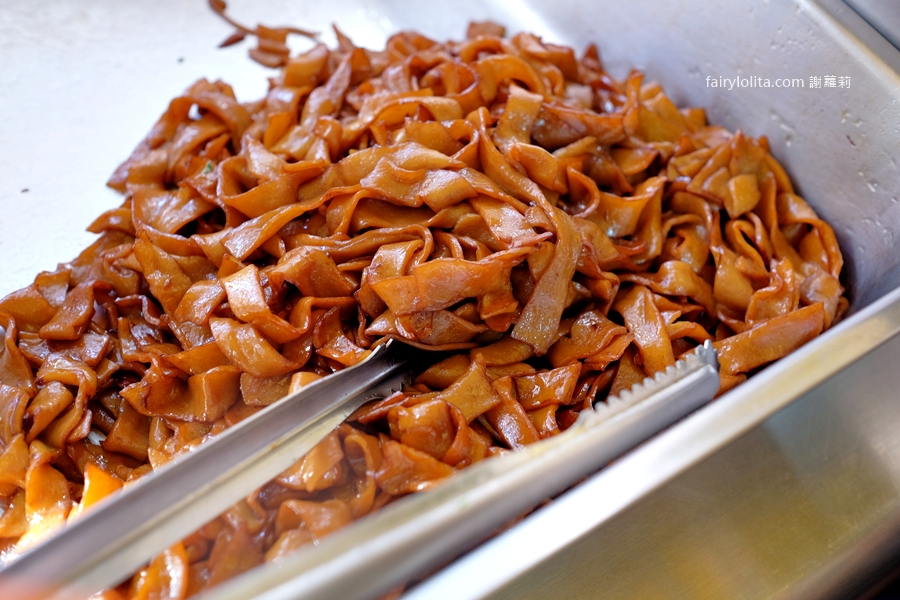 秀蘭台達辣麵。銅板價吃超巨辣麵！60元爽翻天，CP值直接爆表！ @蹦啾♥謝蘿莉 La vie heureuse