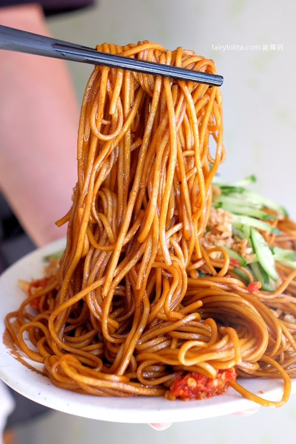 秀蘭台達辣麵。銅板價吃超巨辣麵！60元爽翻天，CP值直接爆表！ @蹦啾♥謝蘿莉 La vie heureuse