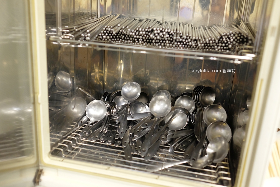 丑霸臭臭鍋。天花板滷肉飯免費爽嗑!150元吃到崩潰,火鍋+自助吧全都無限續! @蹦啾♥謝蘿莉 La vie heureuse 丑霸臭臭鍋。天花板滷肉飯免費爽嗑!150元吃到崩潰,火鍋+自助吧全都無限續! @蹦啾♥謝蘿莉 La vie heureuse