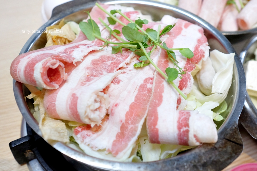 丑霸臭臭鍋。天花板滷肉飯免費爽嗑!150元吃到崩潰,火鍋+自助吧全都無限續! @蹦啾♥謝蘿莉 La vie heureuse 丑霸臭臭鍋。天花板滷肉飯免費爽嗑!150元吃到崩潰,火鍋+自助吧全都無限續! @蹦啾♥謝蘿莉 La vie heureuse