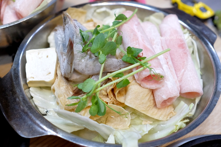 丑霸臭臭鍋。天花板滷肉飯免費爽嗑！150元吃到崩潰，火鍋+自助吧全都無限續！ @蹦啾♥謝蘿莉 La vie heureuse