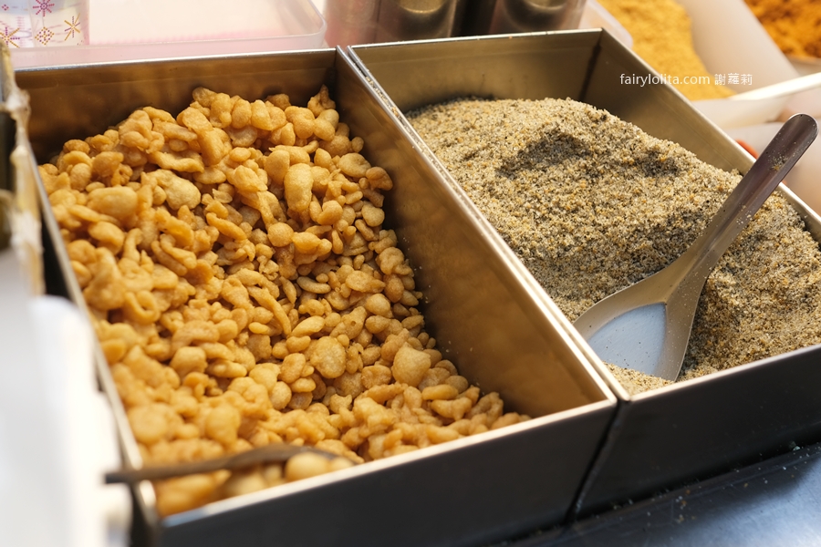 原粹9號現做潤餅。嗜辣控注意！55元超巨潤餅雙辣登場，8種餡料爽度爆表！ @蹦啾♥謝蘿莉 La vie heureuse