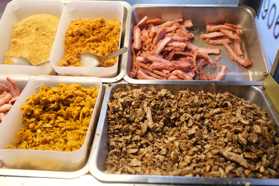 原粹9號現做潤餅。嗜辣控注意！55元超巨潤餅雙辣登場，8種餡料爽度爆表！ @蹦啾♥謝蘿莉 La vie heureuse